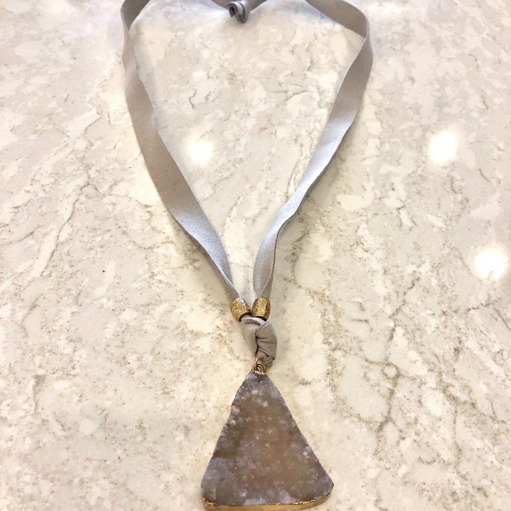 Gorgeous grey quartz necklace - Picture 3 of 3